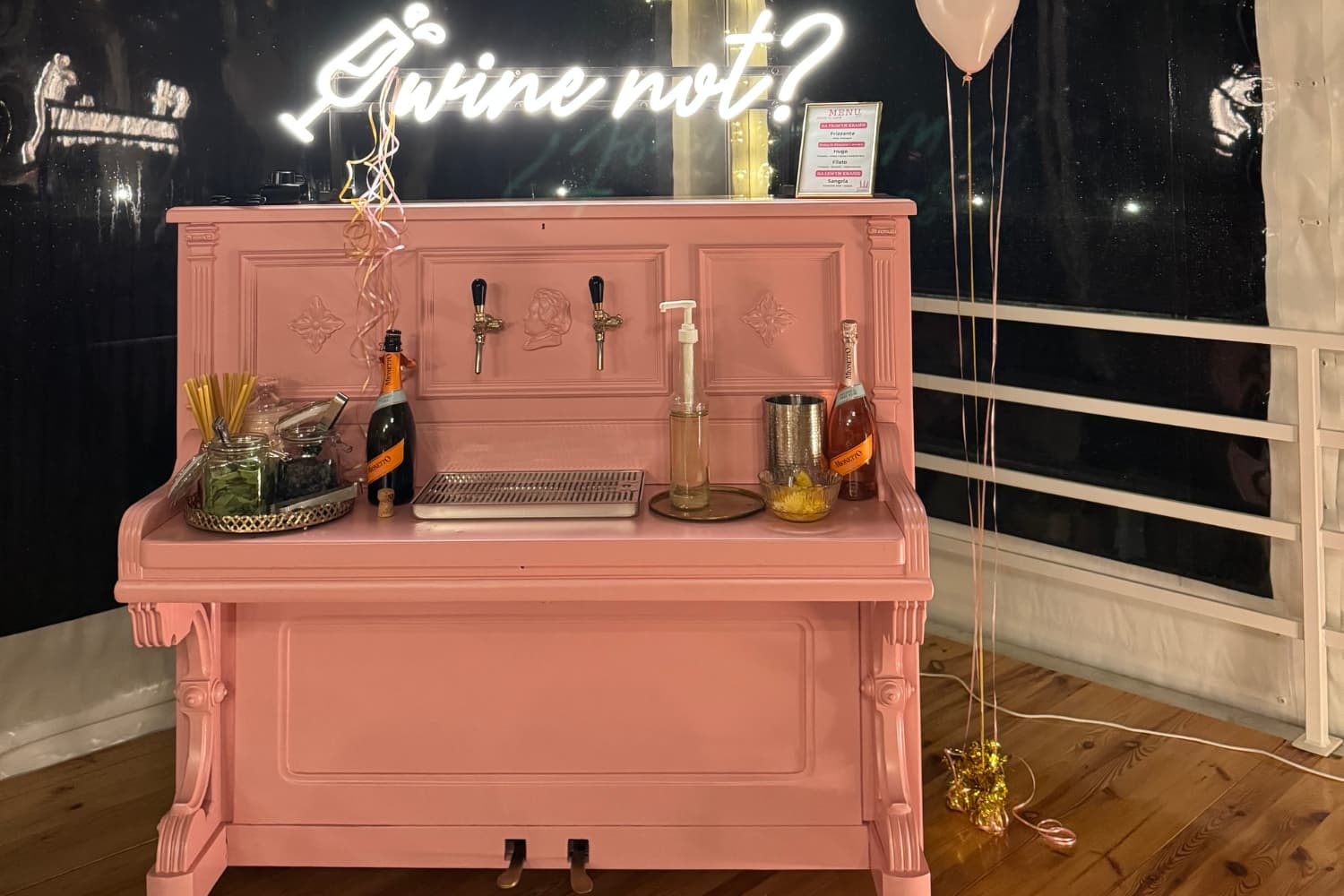 Wine Not Frizzante Piano – elegancki bar w stylu pianina, idealny na wesela i eventy w Lublinie